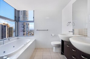 Apartment | Bathroom - Solnamara Apartments (Burleigh Heads)