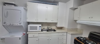 Cozy & Neat 1BR Suite– 5min Walk to Ksyen Reg Hosp | Ideal for Nurses & Visitors