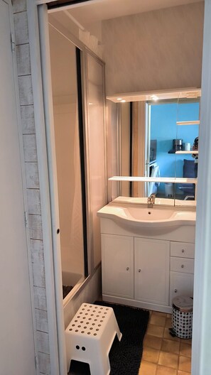 Shower, hair dryer - St Cyprien Air-conditioned house near the beach with swimming pool (Saint-Cyprien)