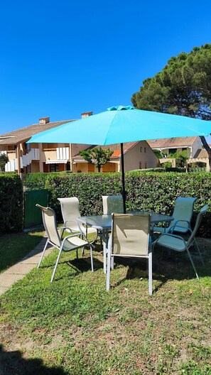 Outdoor dining - St Cyprien Air-conditioned house near the beach with swimming pool (Saint-Cyprien)