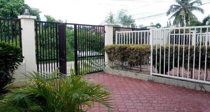 Unwind in Batangas City: Santa Rita Townhouse Gem