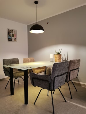 Dining - SmartApart - Design Apartment - Favorite Place- Full Equipment- Public Transport (Nürnberg)