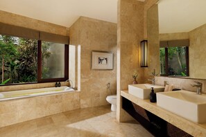 Familienvilla, 4 Schlafzimmer, eigener Pool | Badezimmer