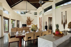 Family Villa, 4 Bedrooms, Private Pool | Dining room