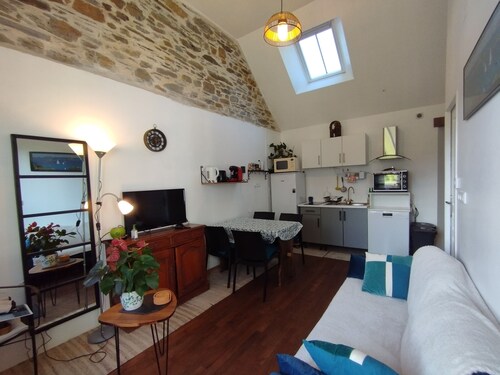 Logis de Cancale - Logis Duguesclin, in the heart of Cancale, just a stone's throw from the sea!