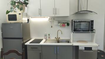 Micro-ondes, four, plaque de cuisson, lave-vaisselle