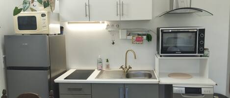 Micro-ondes, four, plaque de cuisson, lave-vaisselle