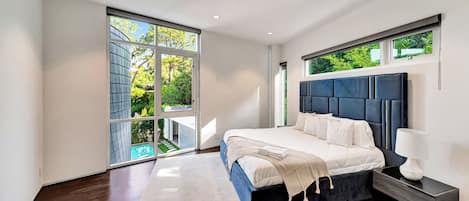 8 bedrooms, iron/ironing board, WiFi, bed sheets
