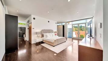 8 bedrooms, iron/ironing board, WiFi, bed sheets