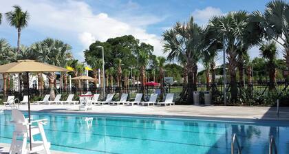 Stylish-King Beds, Free Parking, Near Attractions