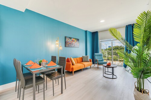 Stylish-King Beds, Free Parking, Near Attractions