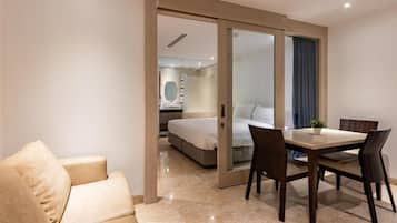 Deluxe Room, City View | Laptop workspace, soundproofing, free WiFi