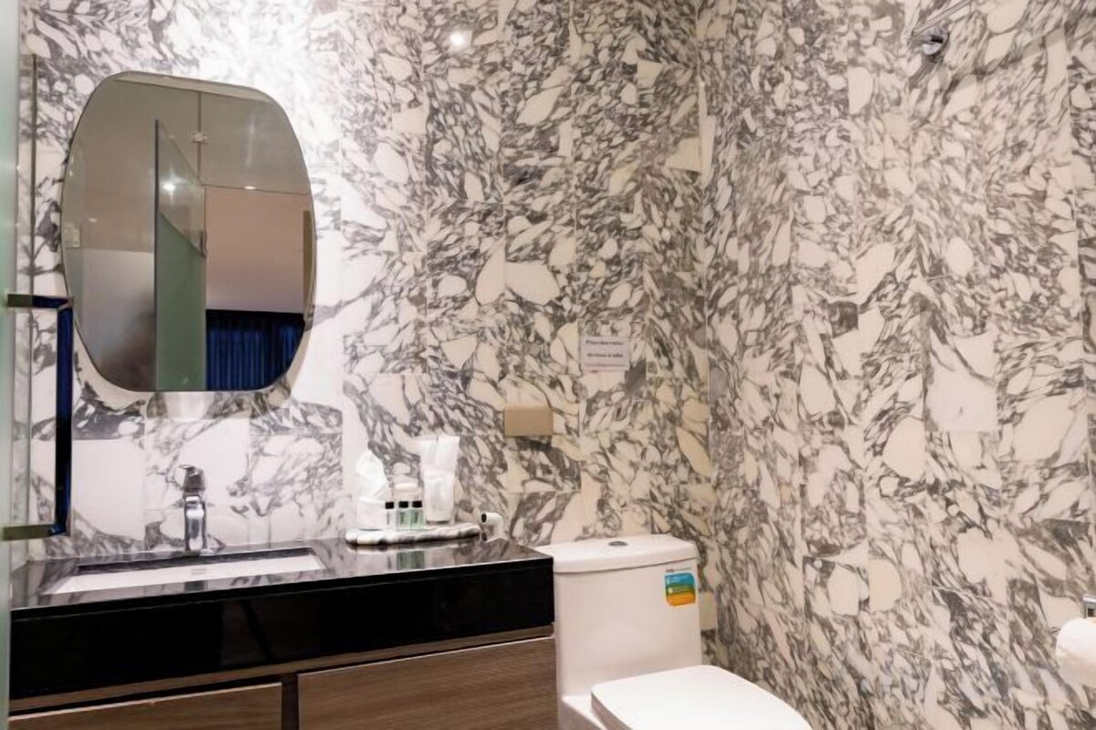 Bathroom | Free toiletries, hair dryer, bidet, towels