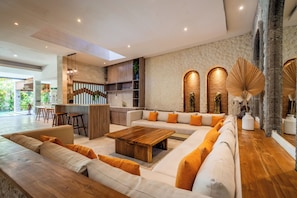 Villa | Living room | Flat-screen TV - Puri Ratu Jimbaran Villa By Betterplace (Jimbaran)