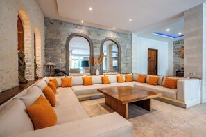 Villa | Sala de estar | Una televisión de pantalla plana