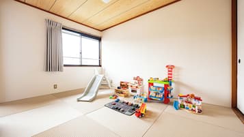 Basic Townhome, Non Smoking, Kitchenette | 3 bedrooms, down duvets, minibar, individually decorated