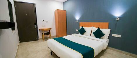 Deluxe Room | Egyptian cotton sheets, premium bedding, down duvets, memory-foam beds