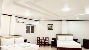 Family Room | Iron/ironing board, free WiFi