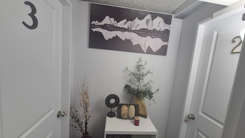 Cozy & Neat 1BR Suite– 5min Walk to Ksyen Reg Hosp | Ideal for Nurses & Visitors