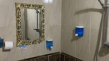 Classic Room | Bathroom