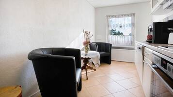 Frigorifero, microonde, lavastoviglie, macchina per tè/caffè