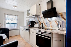 Kühlschrank, Mikrowelle, Geschirrspüler