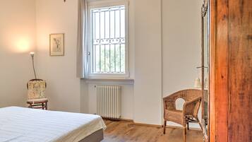 3 bedrooms, bed sheets