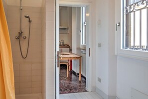 Casa clásica, 1 habitación | Baño | Ducha