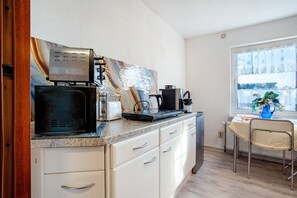 Fridge, microwave, dishwasher, coffee/tea maker