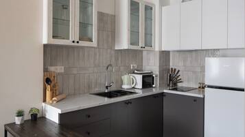 Fridge, microwave, stovetop, coffee/tea maker