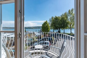 Interior - Room 'Mit Seeblick Und Balkon' with Lake View, Shared Terrace and Wi-Fi (Reichenau)