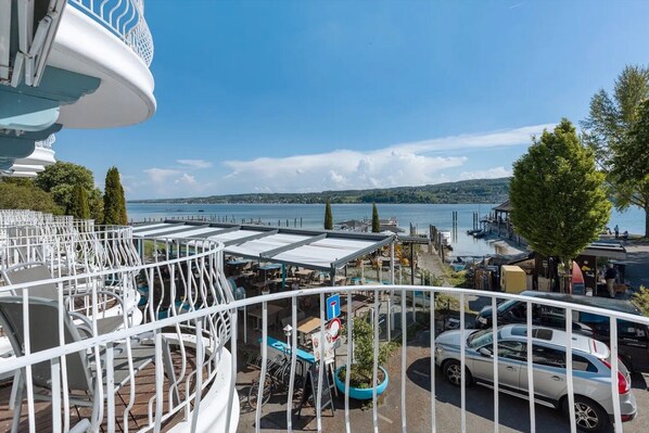 Property grounds - Room 'Mit Seeblick Und Balkon' with Lake View, Shared Terrace and Wi-Fi (Reichenau)