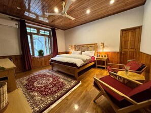 Chambre Deluxe double ou avec lits jumeaux | Accès au Wi-Fi (inclus)