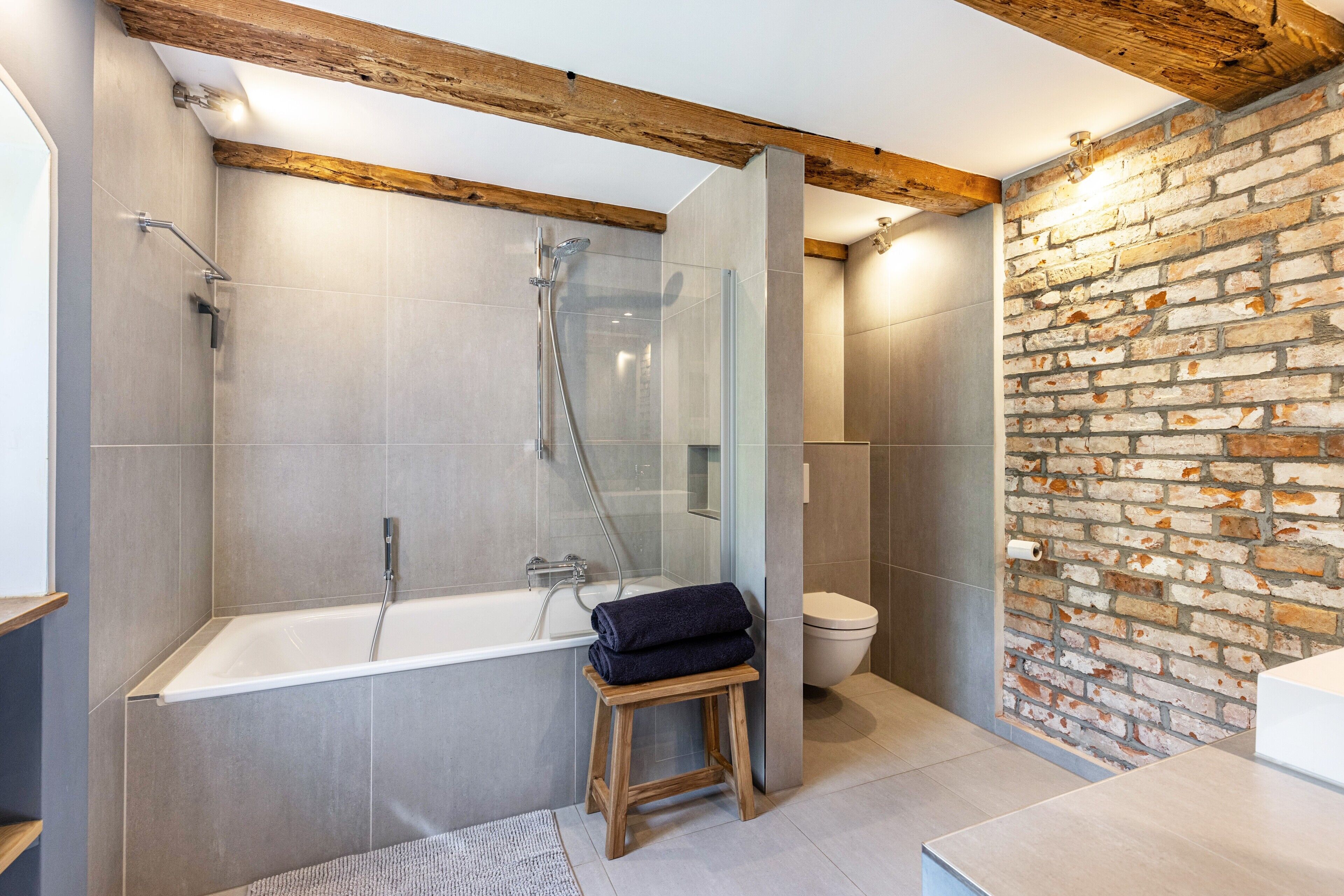Shower, towels