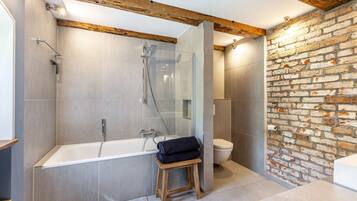 Shower, towels
