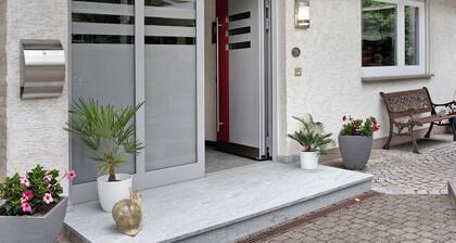 Ferienwohnung 'Gerhard Lang' mit Privatterrasse, Gemeinschaftsgarten und Wi-Fi