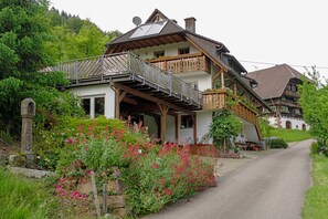 Exterior - Apartment 'Morning Sun' with Shared Terrace, Garden, and Wi-Fi (Gengenbach)