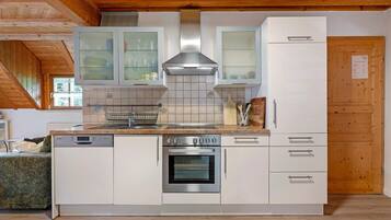 Réfrigérateur, four, plaque de cuisson, lave-vaisselle