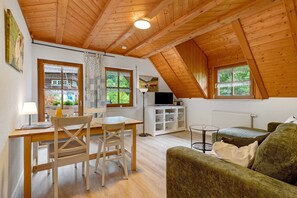 TV, table tennis, stereo