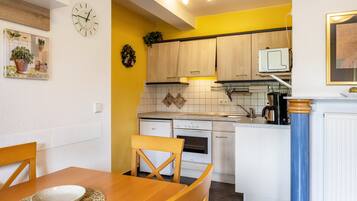 KylskÄp, mikrovÄgsugn, ugn och spishÀll