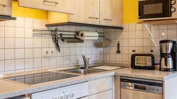 KylskÄp, mikrovÄgsugn, ugn och spishÀll