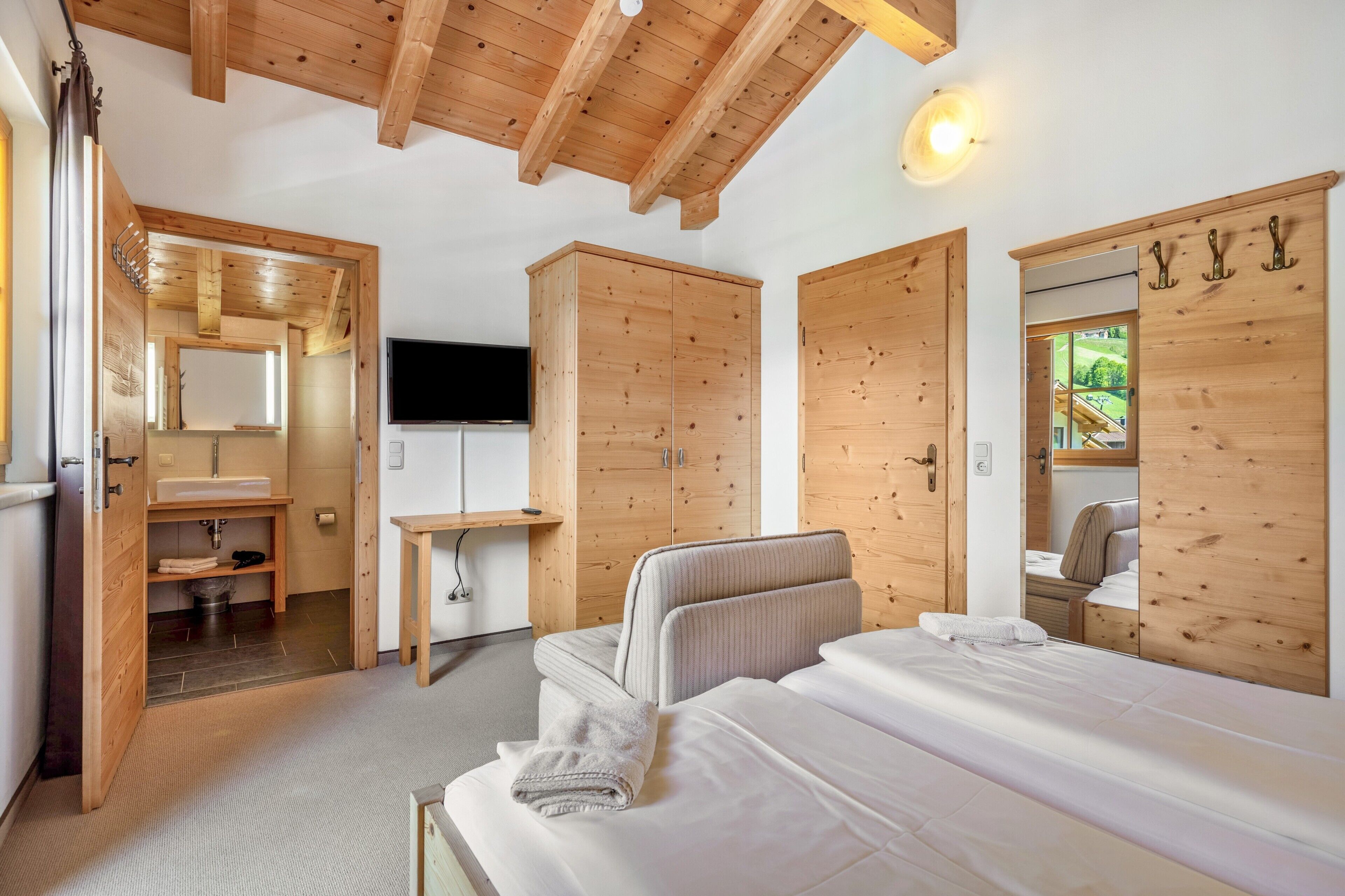 2 quartos, Wi-Fi de cortesia, roupa de cama