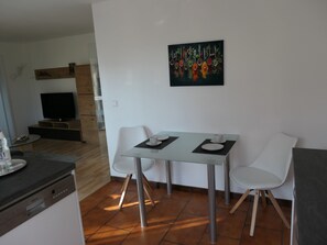 Dining - Apartment 'Schneckenhaus' with Private Terrace and Wi-Fi (Ofterdingen)