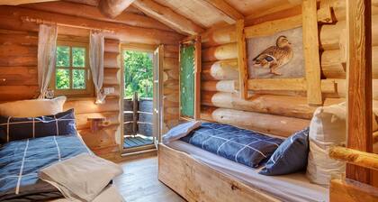 Chalet 'Tiny Hideaway' with Mountain View, Private Terrace and Private Garden