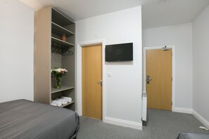 1 bedroom, desk, iron/ironing board, free WiFi