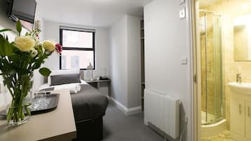 1 bedroom, iron/ironing board, internet