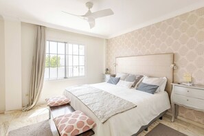 5 chambres, fer et planche à repasser, accès Internet, draps fournis