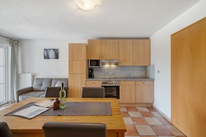 Kühlschrank, Ofen, Herdplatte, Geschirrspüler