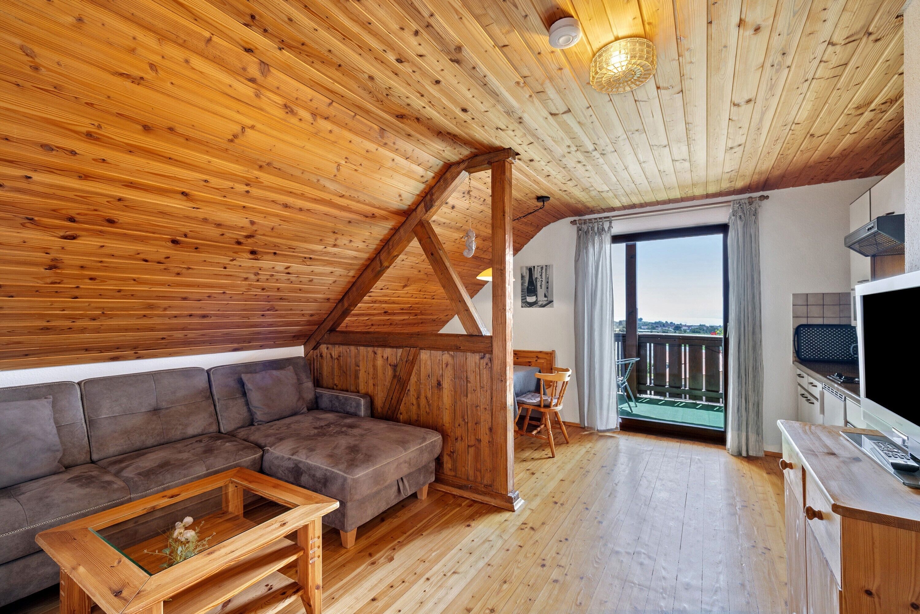 Fernseher, Tischtennisplatte