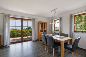 Dining - Holiday Home 'Säntisblick' with Lake View, Wi-Fi and Air Conditioning (Meersburg)